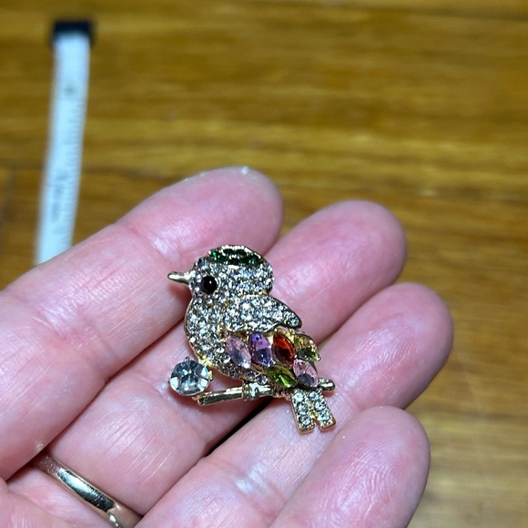 3/$25 NWT Rhinestone Bird Pin - Picture 1 of 5